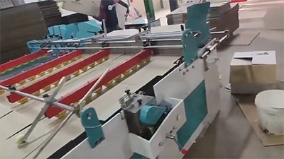Полуавтоматическая фальцевально-cклеивающая машина с прессованием
